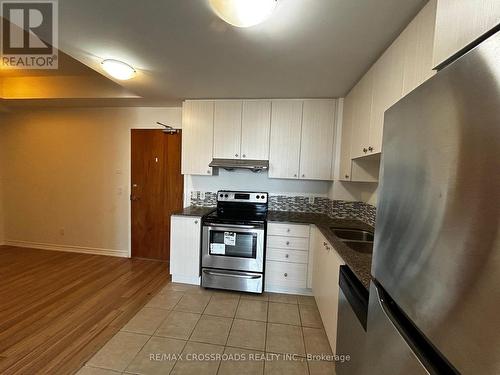 911 - 8323 Kennedy Road, Markham (Village Green-South Unionville), ON - Indoor Photo Showing Kitchen