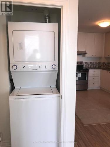 911 - 8323 Kennedy Road, Markham (Village Green-South Unionville), ON - Indoor Photo Showing Laundry Room