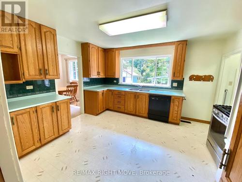 803 Hugel Avenue, Midland, ON - Indoor Photo Showing Kitchen