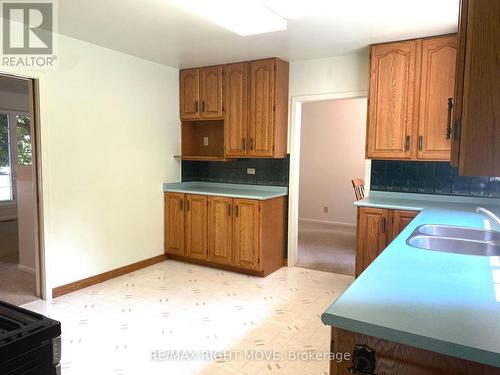 803 Hugel Avenue, Midland, ON - Indoor Photo Showing Kitchen With Double Sink