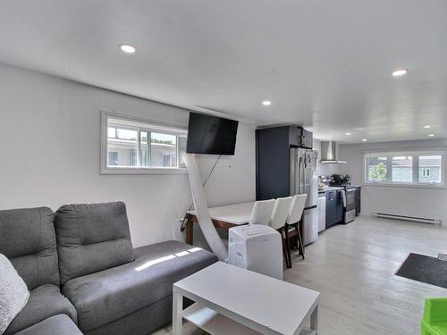 Vue d'ensemble - 98  - 102 Rue Dorion, Val-D'Or, QC - Indoor Photo Showing Living Room