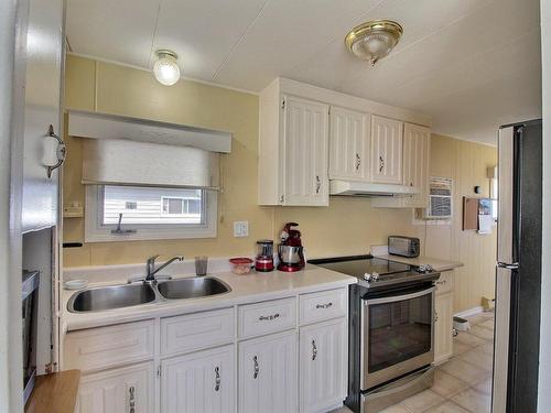 Cuisine - 98  - 102 Rue Dorion, Val-D'Or, QC - Indoor Photo Showing Kitchen With Double Sink