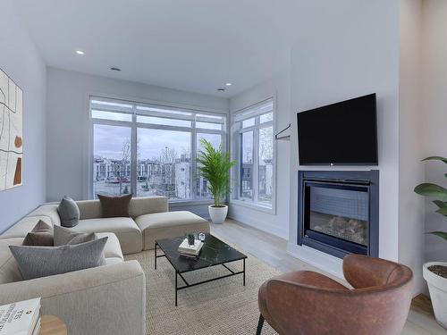 Salon - 301-2215 Place Des Tilleuls, Saint-Bruno-De-Montarville, QC - Indoor Photo Showing Living Room With Fireplace