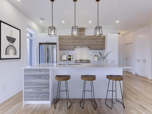 Cuisine - 301-2215 Place Des Tilleuls, Saint-Bruno-De-Montarville, QC - Indoor Photo Showing Kitchen With Upgraded Kitchen