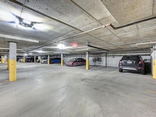 Garage - 1211-4975 Rue Jean-Talon O., Montréal (Côte-Des-Neiges/Notre-Dame-De-Grâce), QC - Indoor Photo Showing Garage