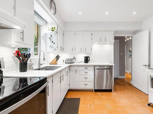 Kitchen - 139 Rue De Verchères, Longueuil (Greenfield Park), QC - Indoor Photo Showing Kitchen With Double Sink With Upgraded Kitchen