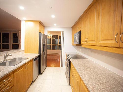 Kitchen - 12D-1200 Boul. De Maisonneuve O., Montréal (Ville-Marie), QC - Indoor Photo Showing Kitchen With Double Sink