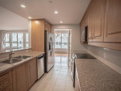 Cuisine - 12D-1200 Boul. De Maisonneuve O., Montréal (Ville-Marie), QC - Indoor Photo Showing Kitchen With Double Sink