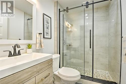 471 Rosedale Avenue, Windsor, ON - Indoor Photo Showing Bathroom