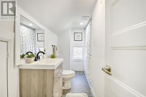 471 Rosedale Avenue, Windsor, ON - Indoor Photo Showing Bathroom