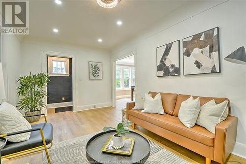 471 Rosedale Avenue, Windsor, ON - Indoor Photo Showing Living Room