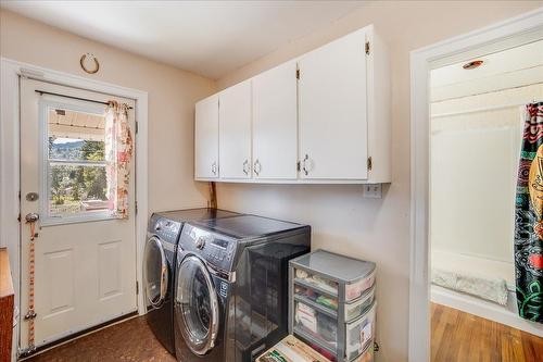 1955 Eastview Street, Fruitvale, BC - Indoor Photo Showing Laundry Room