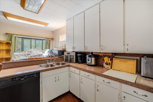 1955 Eastview Street, Fruitvale, BC - Indoor Photo Showing Kitchen With Double Sink