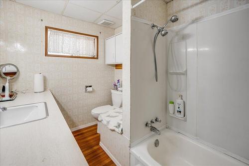 1955 Eastview Street, Fruitvale, BC - Indoor Photo Showing Bathroom