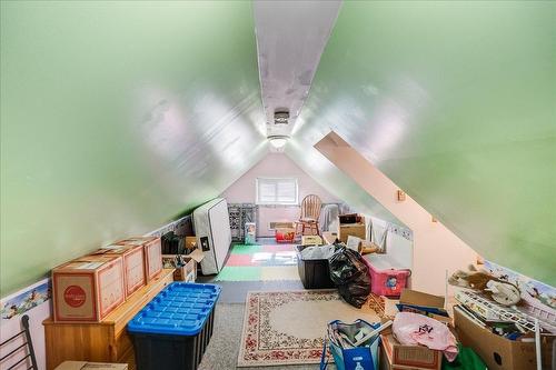 1955 Eastview Street, Fruitvale, BC - Indoor Photo Showing Other Room