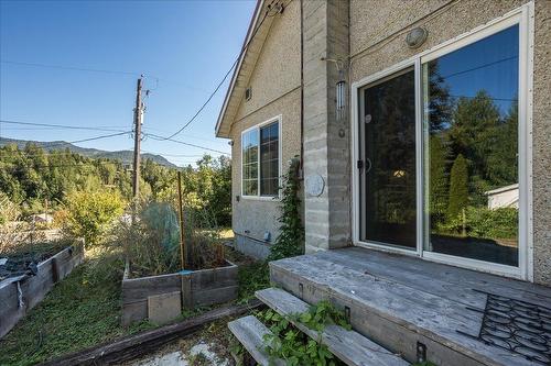 1955 Eastview Street, Fruitvale, BC - Outdoor