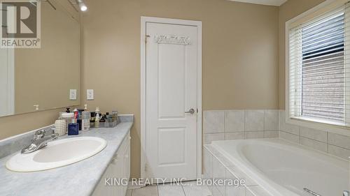 25 Redcastle Street, Brampton (Fletcher'S Meadow), ON - Indoor Photo Showing Bathroom