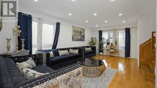 25 Redcastle Street, Brampton (Fletcher'S Meadow), ON - Indoor Photo Showing Living Room