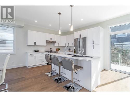 1473 Tower Ranch Drive, Kelowna, BC - Indoor Photo Showing Kitchen With Upgraded Kitchen