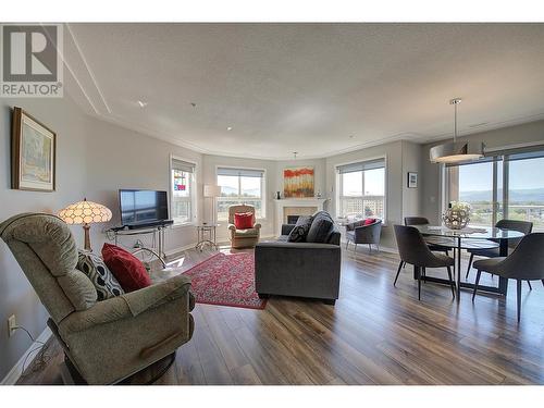 1967 Underhill Street Unit# 602, Kelowna, BC - Indoor Photo Showing Living Room