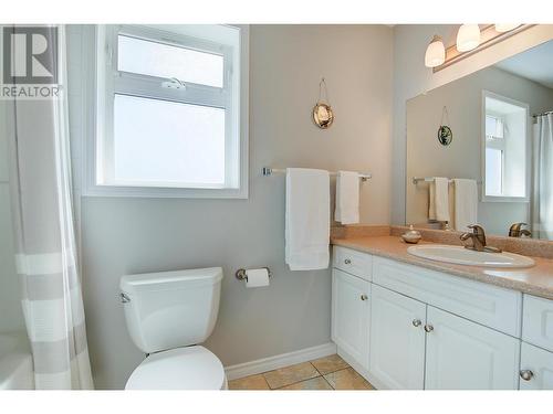 1967 Underhill Street Unit# 602, Kelowna, BC - Indoor Photo Showing Bathroom