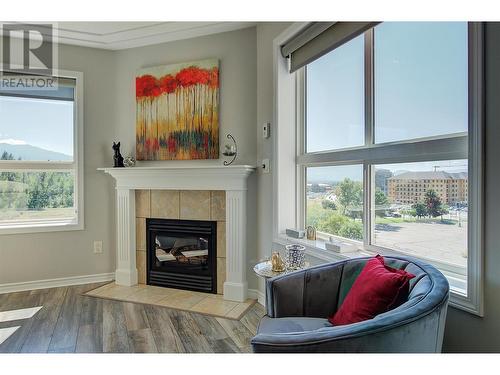 1967 Underhill Street Unit# 602, Kelowna, BC - Indoor Photo Showing Living Room With Fireplace