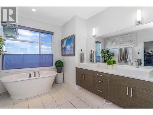 1528 Fawn Run Drive, Kelowna, BC - Indoor Photo Showing Bathroom