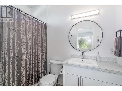 1528 Fawn Run Drive, Kelowna, BC - Indoor Photo Showing Bathroom