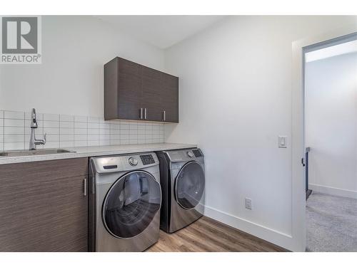 1528 Fawn Run Drive, Kelowna, BC - Indoor Photo Showing Laundry Room