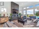 1528 Fawn Run Drive, Kelowna, BC  - Indoor Photo Showing Living Room 