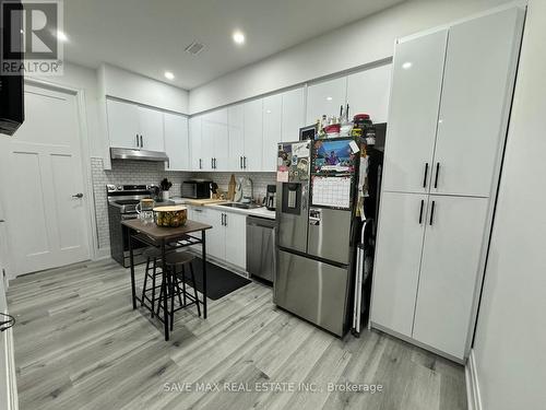 275 Hinton Terrace, Milton, ON - Indoor Photo Showing Kitchen With Stainless Steel Kitchen With Double Sink