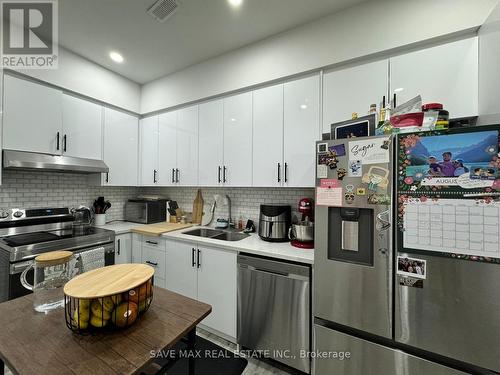 275 Hinton Terrace, Milton, ON - Indoor Photo Showing Kitchen With Stainless Steel Kitchen With Double Sink