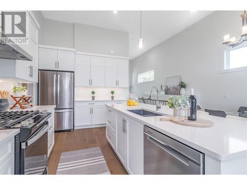 1416 Tower Ranch Drive, Kelowna, BC - Indoor Photo Showing Kitchen With Double Sink With Upgraded Kitchen