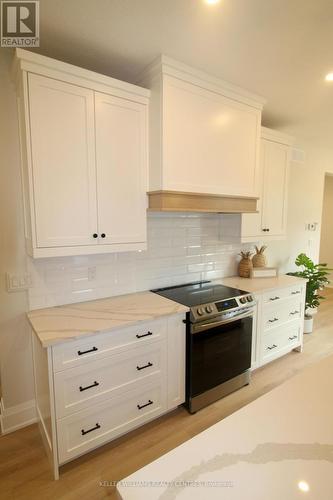 694 17Th Street Crescent, Hanover, ON - Indoor Photo Showing Kitchen