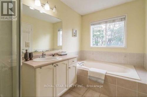 2439 Bankside Drive W, Mississauga, ON - Indoor Photo Showing Bathroom