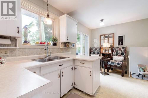 124 Ulster Drive, Oakville, ON - Indoor Photo Showing Kitchen With Double Sink