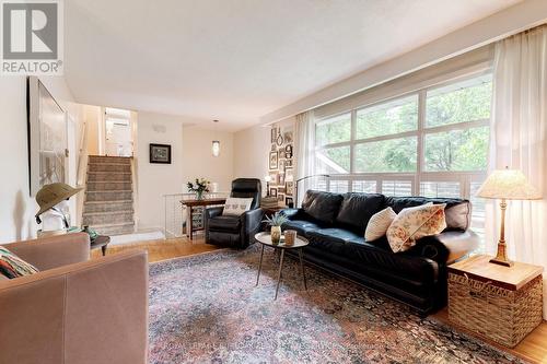 124 Ulster Drive, Oakville, ON - Indoor Photo Showing Living Room