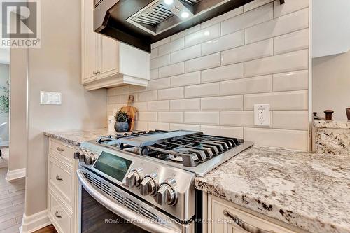 7 Gavin Drive, Hamilton (Freelton), ON - Indoor Photo Showing Kitchen With Upgraded Kitchen