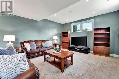 7 Gavin Drive, Hamilton (Freelton), ON - Indoor Photo Showing Living Room