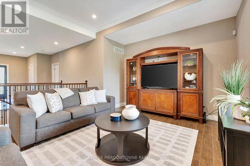 7 Gavin Drive, Hamilton (Freelton), ON - Indoor Photo Showing Living Room