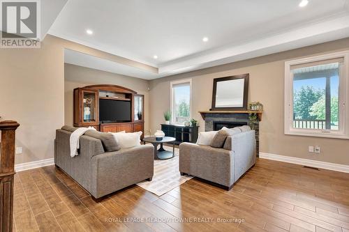 7 Gavin Drive, Hamilton (Freelton), ON - Indoor Photo Showing Living Room