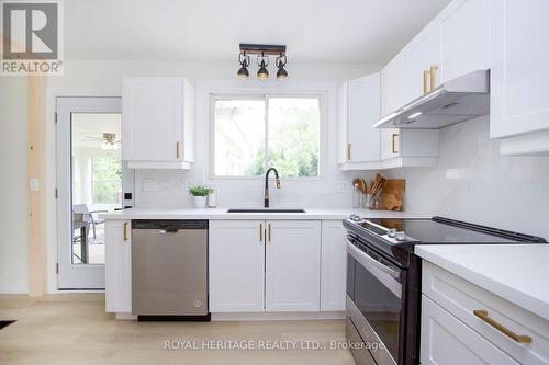 689 Cedarvale Crescent, Smith-Ennismore-Lakefield, ON - Indoor Photo Showing Kitchen With Stainless Steel Kitchen With Upgraded Kitchen