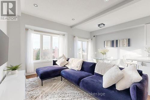 7447 Saint Barbara Boulevard, Mississauga (Meadowvale Village), ON - Indoor Photo Showing Living Room