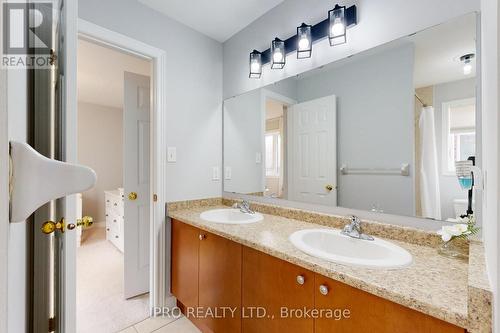 7447 Saint Barbara Boulevard, Mississauga (Meadowvale Village), ON - Indoor Photo Showing Bathroom