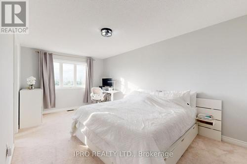 7447 Saint Barbara Boulevard, Mississauga (Meadowvale Village), ON - Indoor Photo Showing Bedroom