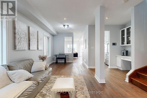 7447 Saint Barbara Boulevard, Mississauga (Meadowvale Village), ON - Indoor Photo Showing Living Room