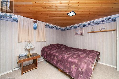 138268 Grey Road 112, Meaford (Municipality), ON - Indoor Photo Showing Bedroom