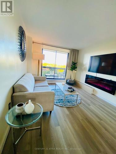 720 - 4645 Jane Street, Toronto (Black Creek), ON - Indoor Photo Showing Living Room