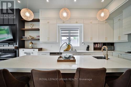 423 Friendship Avenue, Toronto (Rouge), ON - Indoor Photo Showing Kitchen With Upgraded Kitchen