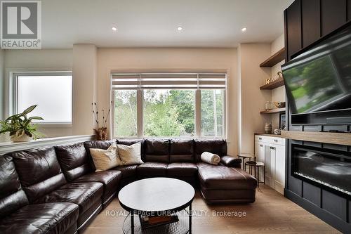 423 Friendship Avenue, Toronto (Rouge), ON - Indoor Photo Showing Living Room